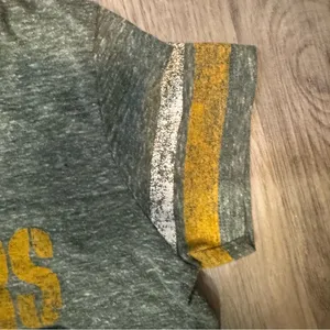 NFL Green Bay Packers Women’s Large V-Neck Fitted T-Shirt thumbnail 4
