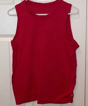 Lululemon tank thumbnail 1