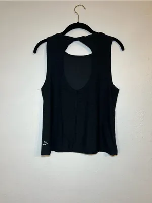 Beyond Yoga Featherweight Aquarius Black Sleeveless Twist-Back Top size small thumbnail 2