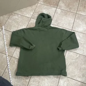 Disneyland Tigger Hoodie Pullover Sweatshirt Green Size Medium vintage unisex thumbnail 2