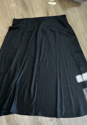 Simply Vera Vera Wang Black Rhinestone Midi Skirt – XXL – NWOT thumbnail 1