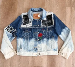 Levi’s Custom Distressed Denim Jacket Rose Patch Bleach Wash Women’s Small thumbnail 1