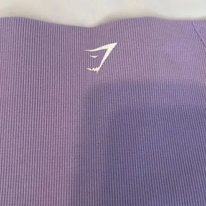 Gymshark szS lavender high waisted leggings w/cutouts & derrière stitching EUC thumbnail 4
