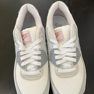 New NIKE Air Max 90 'Pure Platinum Beyond Pink' thumbnail 4
