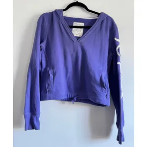 Aeropostale Y2K Purple Hoodie Sweatshirt Women’s Size Large Logo Sleeve thumbnail 3