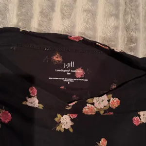 J. Jill Luxe Supima Boat-Neck‎ Tee Black Floral Rose Long Sleeve Top Small thumbnail 3