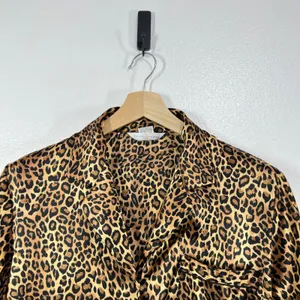 Private‎ Luxuries Satin Leopard Blouse Womens M Button Down Pajama Style Top thumbnail 5
