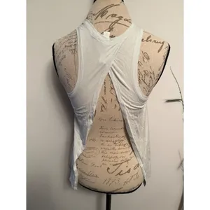 Lululemon Tank Top Women's Size 2 blue High Neck Criss Cross Back Activewear‎ thumbnail 3