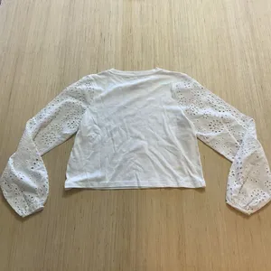 SO Cupid Cherub Angel White Top Eyelet Sleeves Juniors Small Brand New Love thumbnail 5