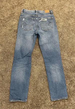 American Eagle High-Waisted Jeans thumbnail 2