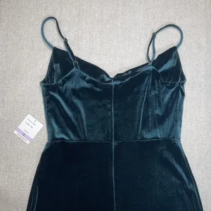 Taylor | NWT Dark Emerald Stretch Velvet Maxi Dress | Size 6 thumbnail 4