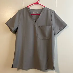 Figs Technical Collection Women’s Size Medium One Pocket Scrub Top Gray Color thumbnail 1