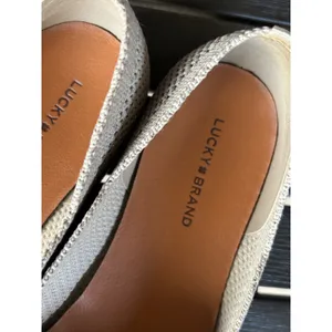 Lucky Brand Dymon Ballet‎ Flats Size 9.5M Beige Knit Metallic Slip On Shoes thumbnail 3
