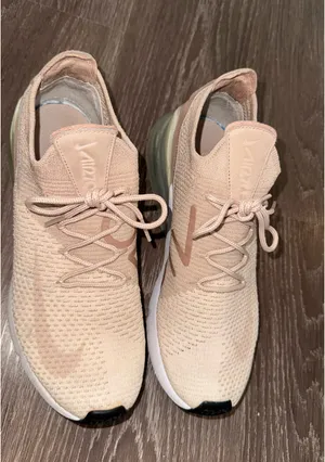 Nike Women’s Air Max 270 Flyknit thumbnail 2