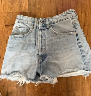 Zara denim shorts thumbnail 1