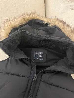 Abercrombie & Fitch Black Puffer Vest with Fur Hood thumbnail 7