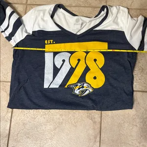 Nashville Preds Hockey Fanatics Brand Women's Tee SZ L. thumbnail 6