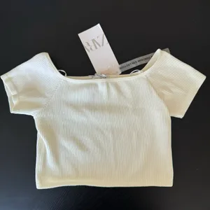 Zara Seamless Crop Top thumbnail 2