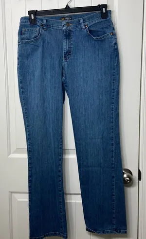 Lee women’s relaxed fit straight leg mid rise medium wash denim jeans‎ 10 long thumbnail 1
