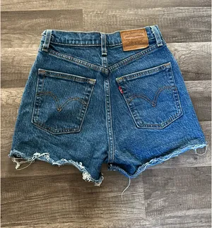 Levi’s Ribcage Shorts Denim High-Rise thumbnail 2