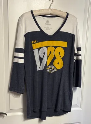 Nashville Preds Hockey Fanatics Brand Women's Tee SZ L. thumbnail 1