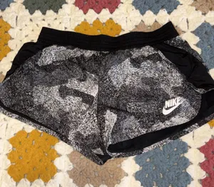Nike Printed Black and White Athletic Running Shorts Woman’s Large Stretch Waist thumbnail 1