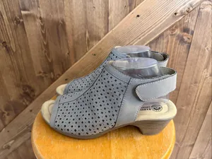 Earth Spirit Women’s Size 9.5 Gray Perforated Open Toe Comfort Sandals thumbnail 3