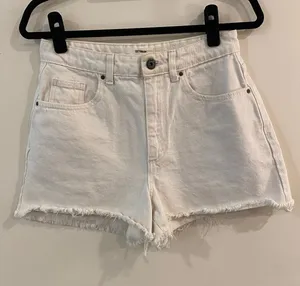 Cotton On Women High Rise Shorts Size 6 White Frayed Hem 100% Cotton Streetwear thumbnail 1