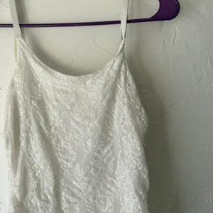 Maurices White Lace Cami Tank Top M Floral Lined Y2K‎ Coquette Layering Stretchy thumbnail 2