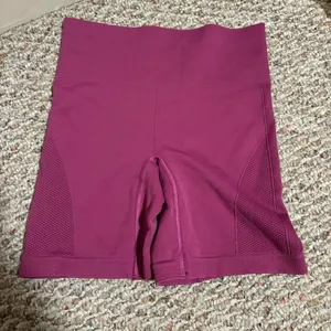 Lululemon Sculpt Short Ultra Violet- Size Small thumbnail 4