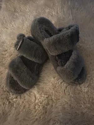 UGG yeah slipper Gray Double-Strap Shearling Slide Sandals thumbnail 2