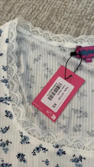 Edikted Top Lace Short Sleeve flowers thumbnail 3