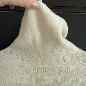 Vintage 100% Wool LIghtweight Cream Pointelle Turtleneck Funnel Sweater Small thumbnail 4