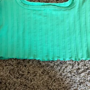 Offline by Aerie Green Ribbed Crop Top Size Women’s Small thumbnail 2