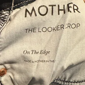 Mother The Looker Crop On The Edge Wash Blue Minimalist Jeans 25 thumbnail 9