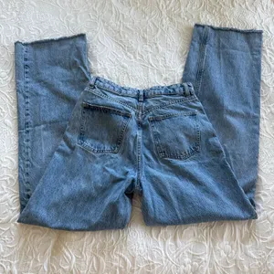 Zara High Rise Wide Leg Medium Wash Raw Hem Jeans Size 6 thumbnail 2