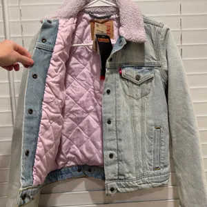 NEW Levis Ex-Boyfriend Trucker Jacket Size XS‎ Blue Lavender Sherpa Denim 36135 thumbnail 9