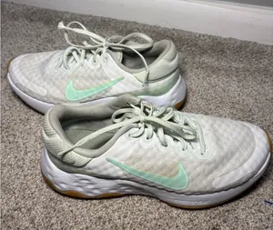 Nike Women’s Renew sneakers Women’s 6 Mint and White running thumbnail 1