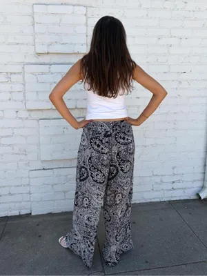Forever 21 Black & white paisley wide leg pants sz M #festival #hipster #beach #summer #y2k thumbnail 2