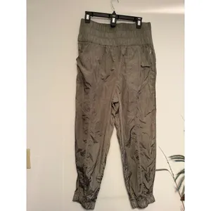FP Movement‎ Women's Jogger Pants Olive Green Smocked Waist Lightweight size L thumbnail 2