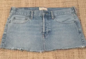 Hollister Light Blue Frayed Denim Cut Off Mini Skirt Size 5 y2K 2000s thumbnail 1