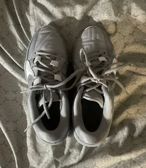 Nike Basketball Shoes thumbnail 2