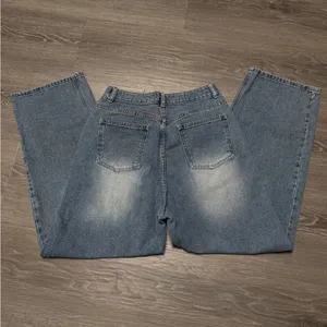 vintage baggy mom/boyfriend style blue jeans thumbnail 3