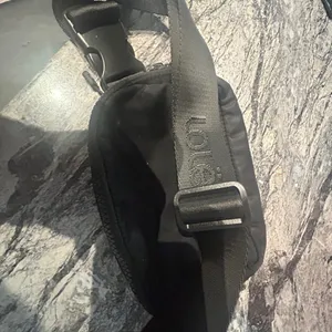 Lole Black adjustable sling waist/ fanny pack Bag thumbnail 4