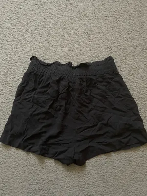 chic Black High-Waist Paperbag Tie Shorts thumbnail 2