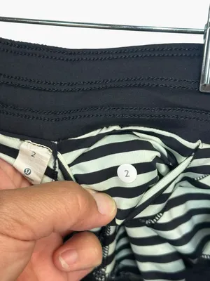 Lululemon Run Speed Short Size 2 Black Blue Stripe Lined 2.5” Running Shorts thumbnail 7