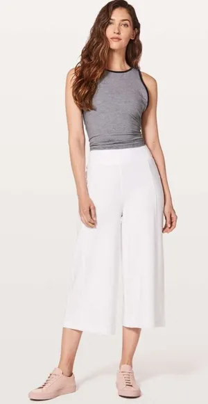 Lululemon Blissed‎ Out Culottes 21" In White Size 4 thumbnail 1
