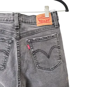LEVIS Wedgie Distressed Ankle Denim Gray‎ Wash Sz 28 thumbnail 5