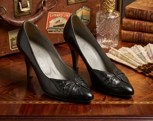 Vintage Versani Black Pointed-Toe Leather Heels with Decorative Knot thumbnail 1