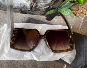 Feisedy Retro Square Tortoiseshell Print Sunglasses thumbnail 4